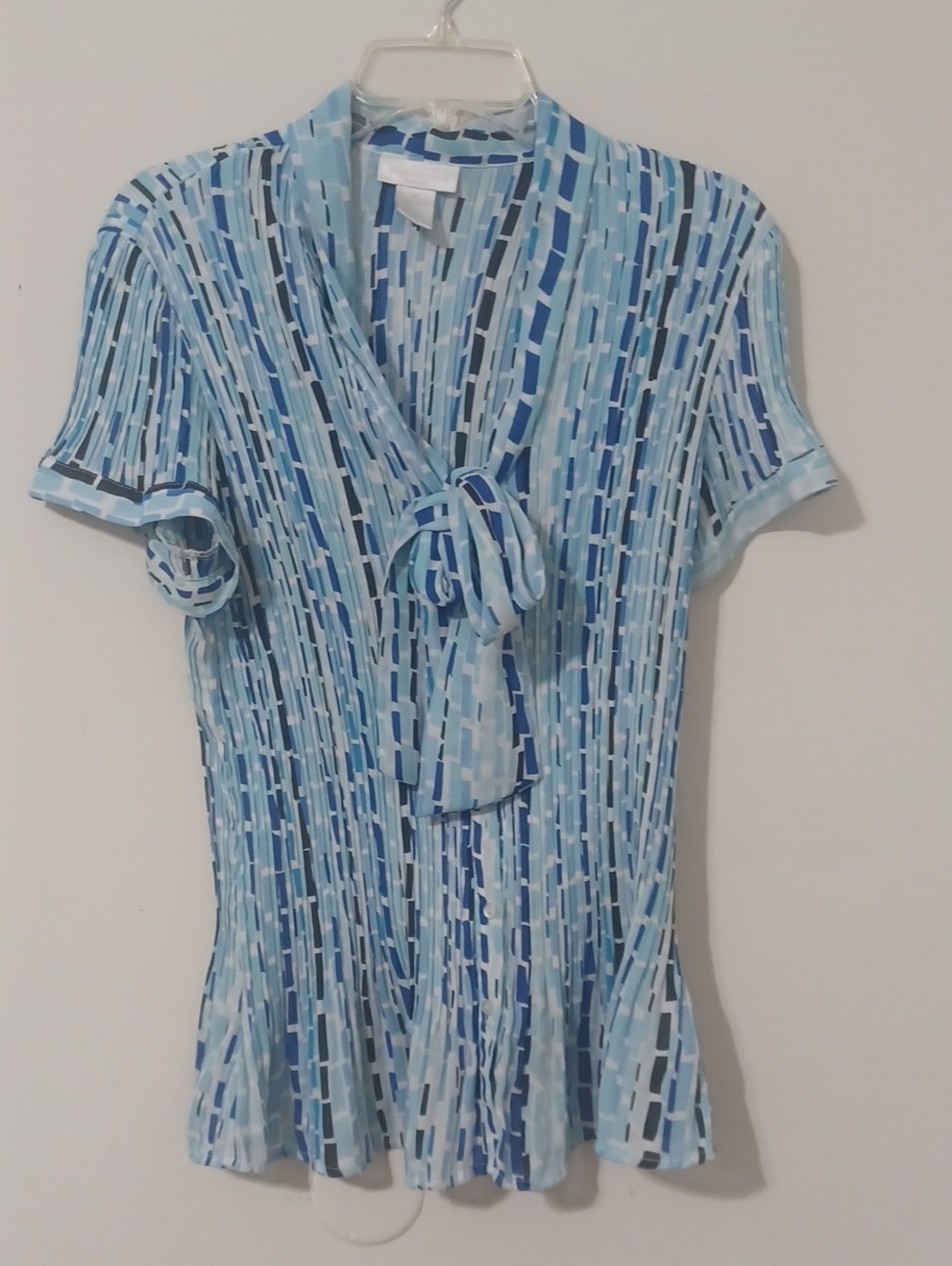 Worthington Blue Multi-Striped V-Neck Tie-Front Career Blouse. Like New. Size 1X